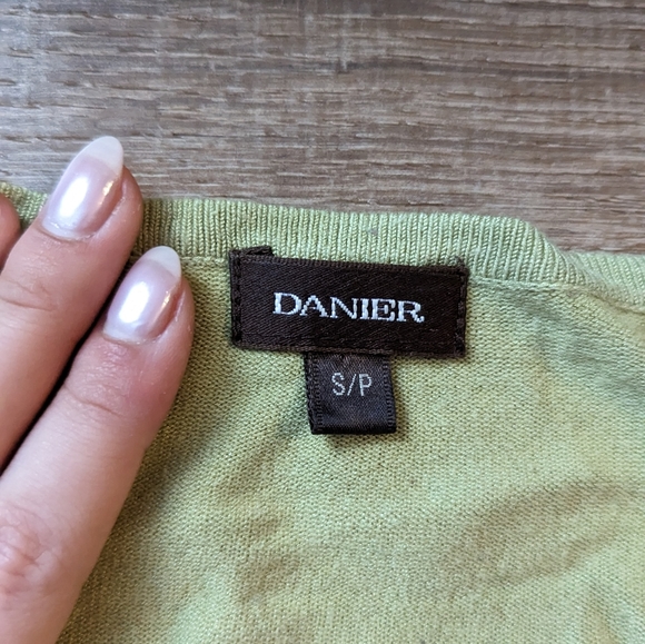 Danier Crewneck - Picture 2 of 2